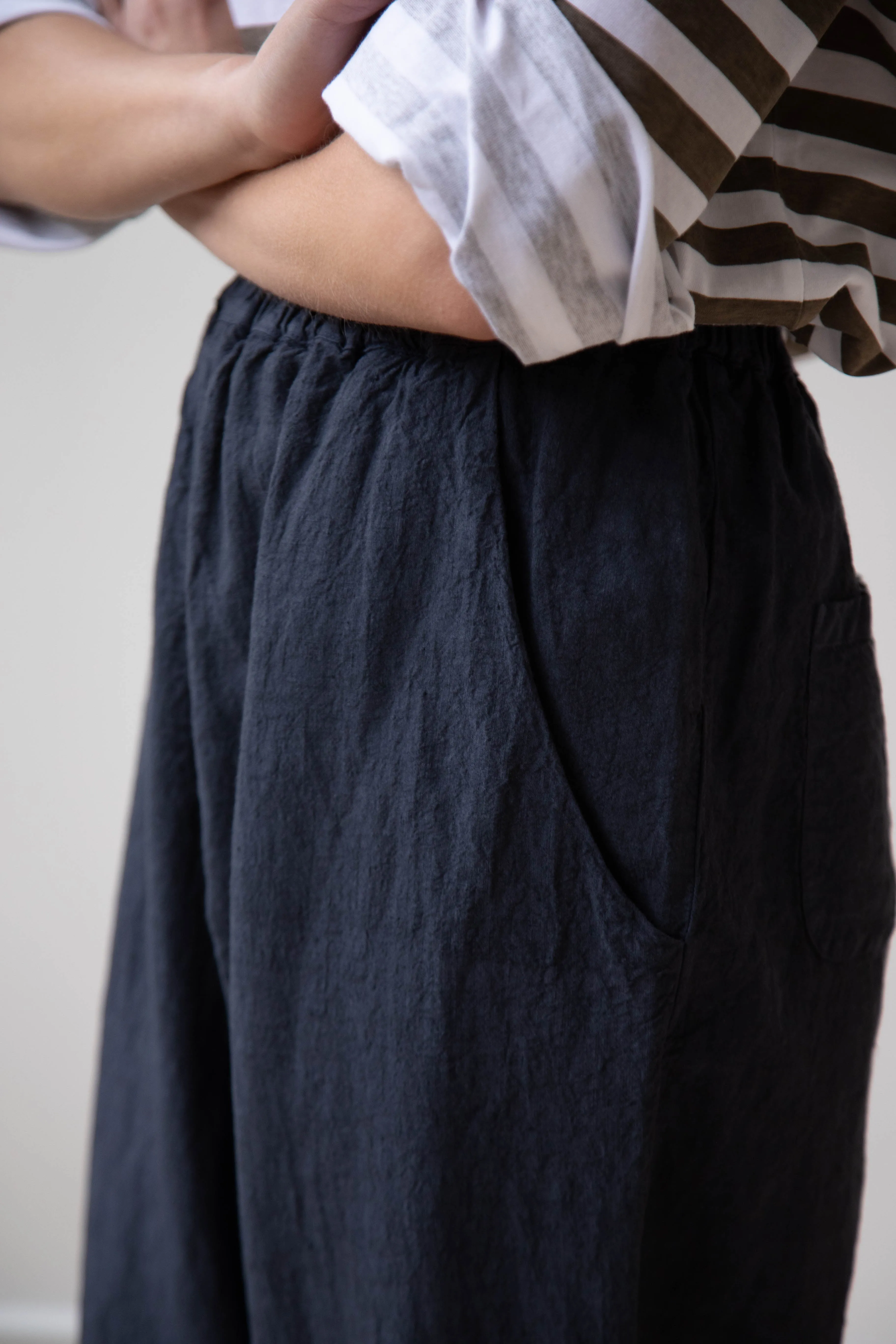 Manuelle Guibal | Worker Pant in Dark Denim Blue Linen