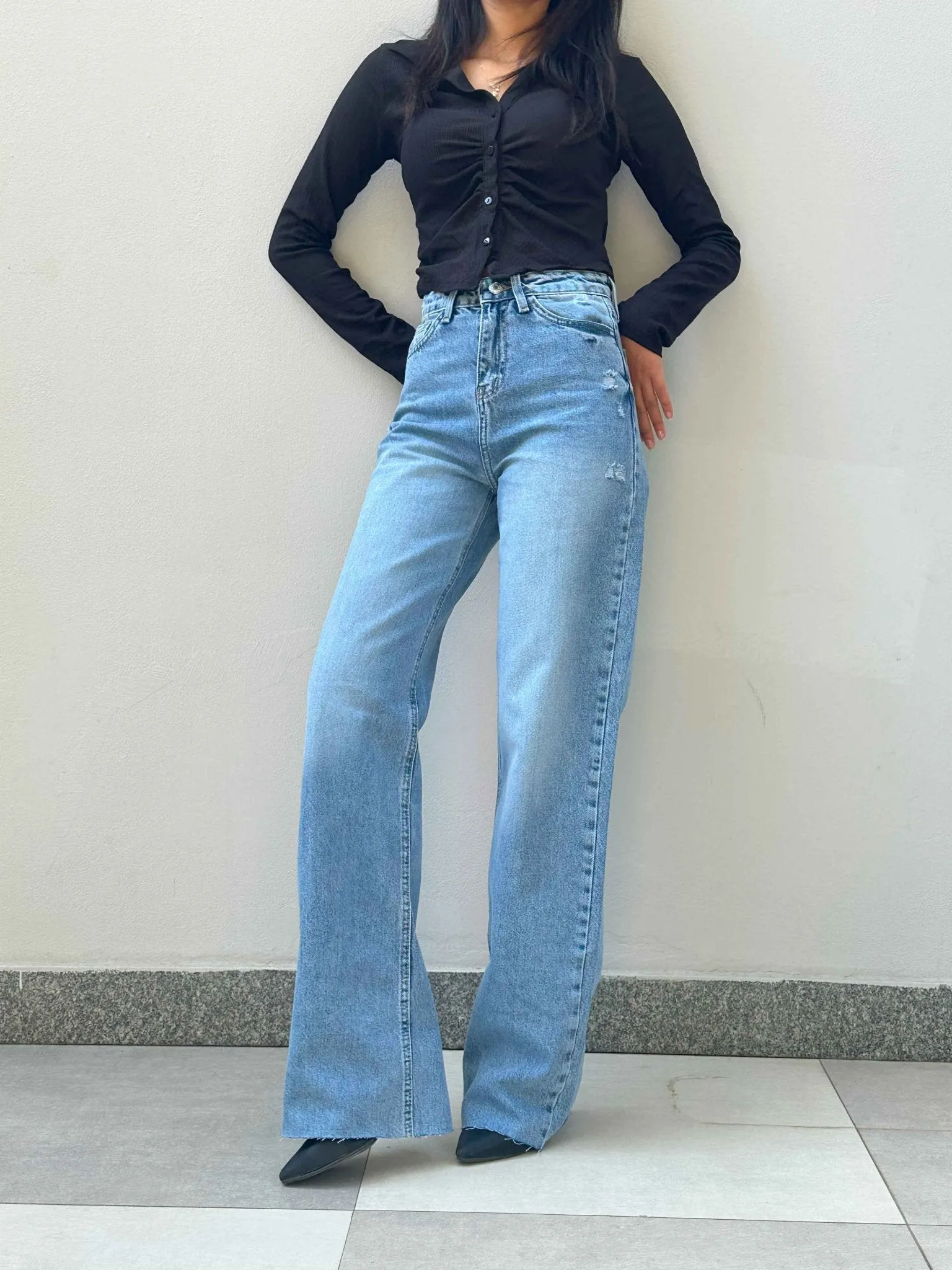 Straight Leg - Light Blue Wash Raw Hems Jeans.